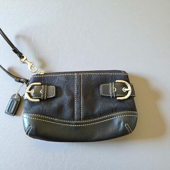 Coach Soho Black Signature Buckle Wristlet Purse Bag Silver Hardware Small - Picture 1 of 12